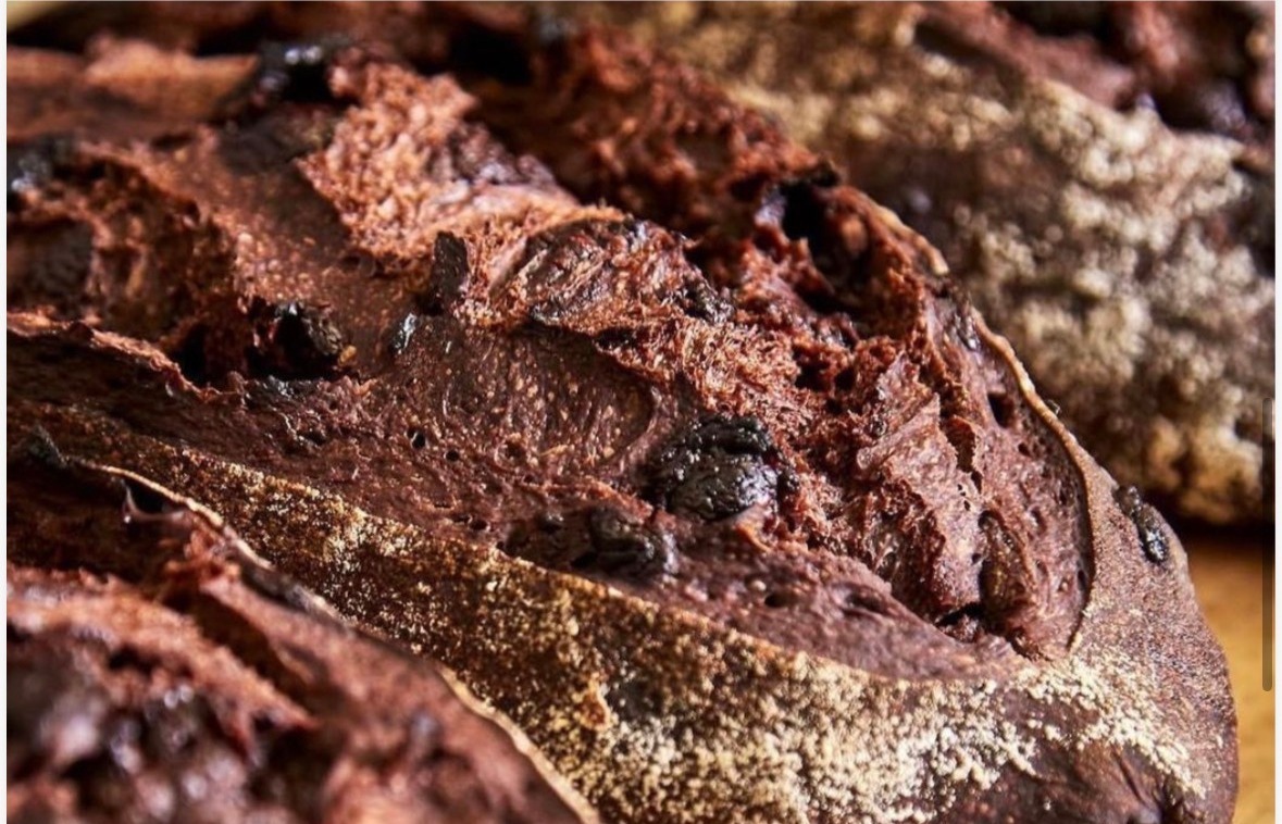 Pão de cacau com gotas de chocolate de fermentação natural